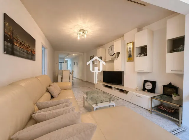 Espectacular piso de 3 habitaciones con patio y aire acondicionado en zona campoamor de Alicante — 23