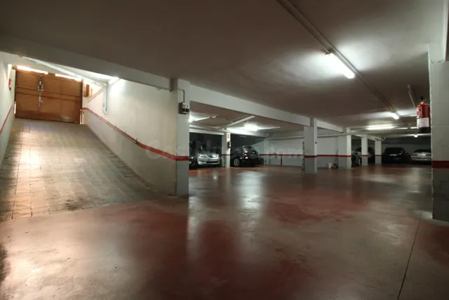 Plaza de parking coche grande en Zona Sant Joan, junto a los - foto 4