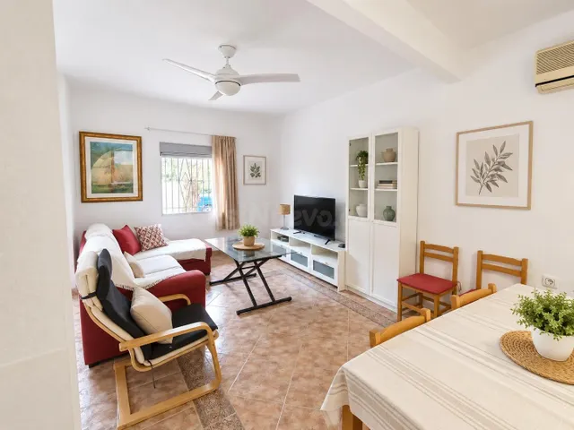 Preciosa Casa en planta baja, 3 dormitorios, a solo 200 metr - foto 4