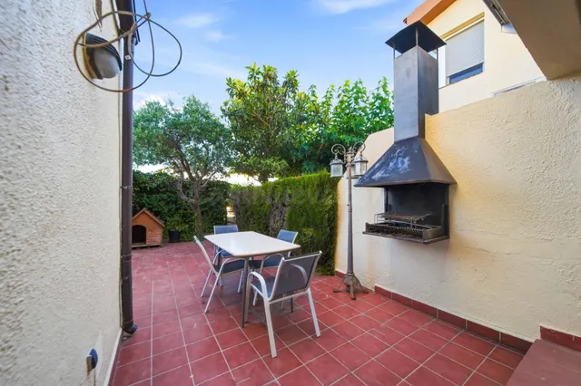 Casa en urbanización Port Estrella con jardín privado y pisc - foto 5