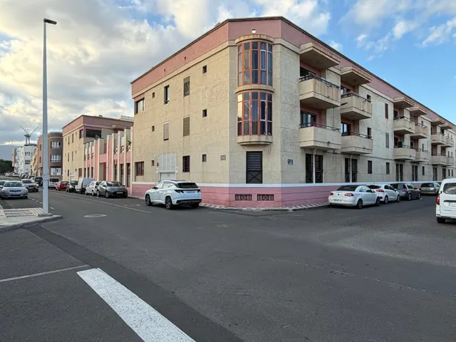Terraza, piscinas y playa: tu nuevo hogar en Arinaga, con garaje y trastero — 26