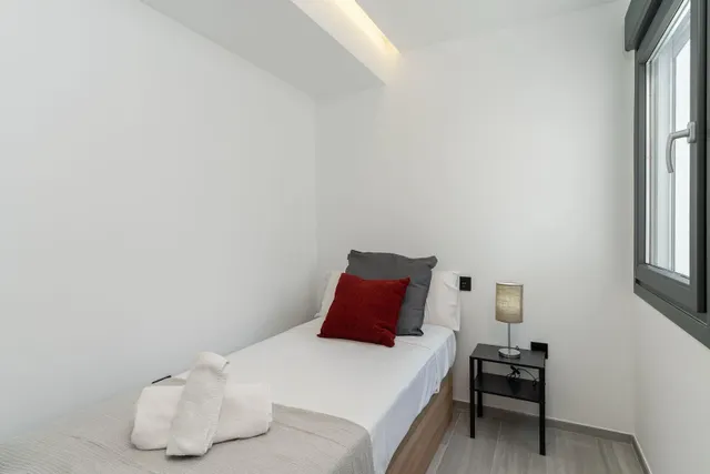 Exclusivo Piso Totalmente Reformado con Terraza en el Centro de Estepona — 45
