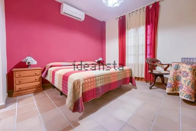 Chalet adosado en venta en Calle Bolivia — 23