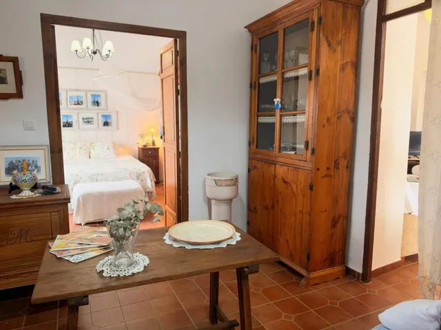 Acogedora casa de planta baja con jardín mediterráneo, patio soleado y gran garaje privado en Las Palas — 34