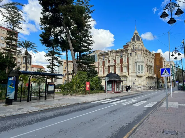 Emprender en Cartagena Centro, tu mejor opción. Local Comercial con amplia fachada. — 3