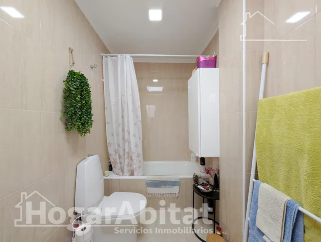 REFORMADO CON TERRAZA, PISCINA Y GARAJE CERCA DE LA PLAYA — 40