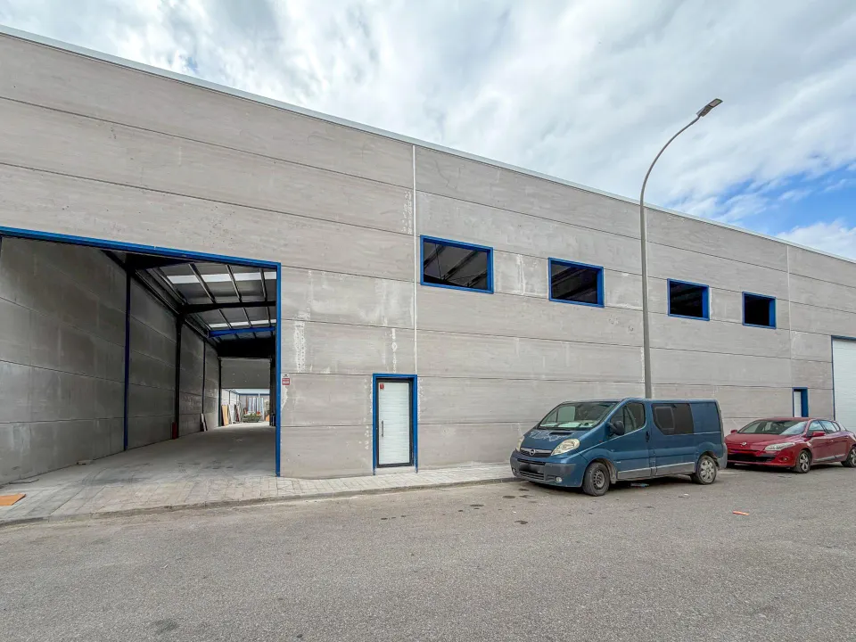 Nave industrial "NUEVA A ESTRENAR" en Atarfe. (Pol. Ind. Los Álamos).
