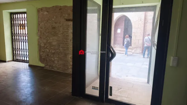En venta local comercial en el centro de Tortosa. — 12