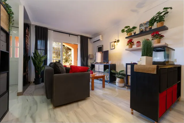 PISO DE 1 DORMITORIO + HABITACIÓN AUXILIAR Y AMPLIA TERRAZA  - foto 2