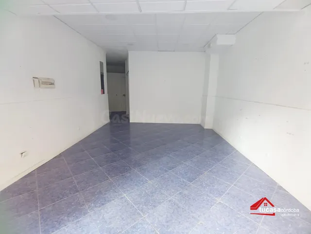 ¡Local totalmente reformado en Valdeolleros, listo para come