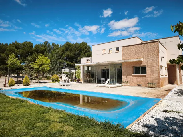 CHALET DE LUJO EN PARAJE EL MOLINO ALTO A 1 KM. DEL CASCO UR