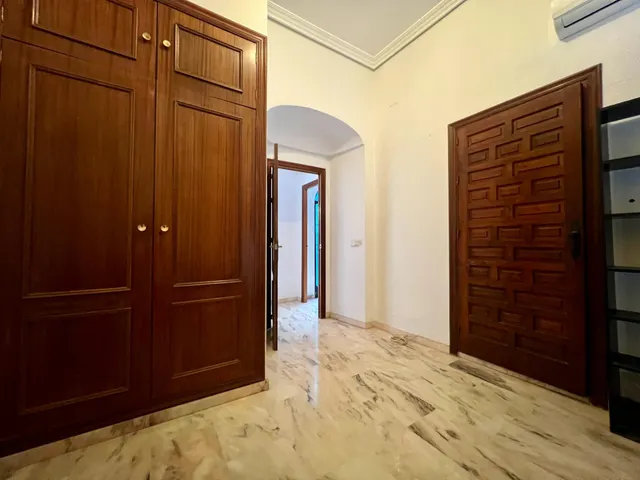 C. EXCLUSIVA CASA EN LA JUDERÍA A 5 MINUTOS DE LA MEZQUITA-CATEDRAL CON GARAJE Y ASCENSOR — 49