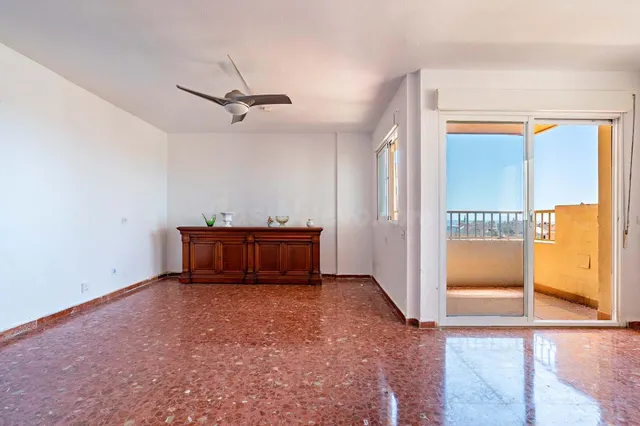 AGUADULCE SUR, TRES DORMITORIOS, DOS BAÑOS, TERRAZA AL SUR Y - foto 3