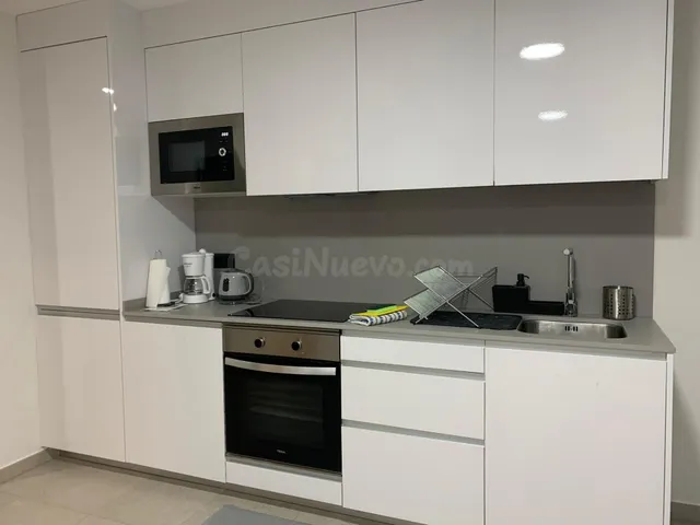 Precioso Apartamento con garaje, zonas deportivas y piscina - foto 2