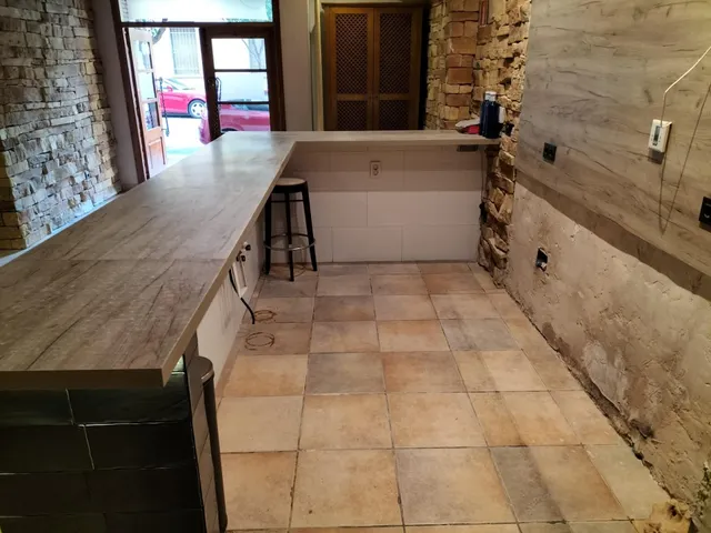 EN VENTA LOCAL COMERCIAL CON INQUILINOS — 31