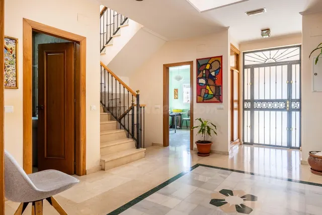 Casa adosada en venta de 7 dormitorios con patio trasero y a - foto 4