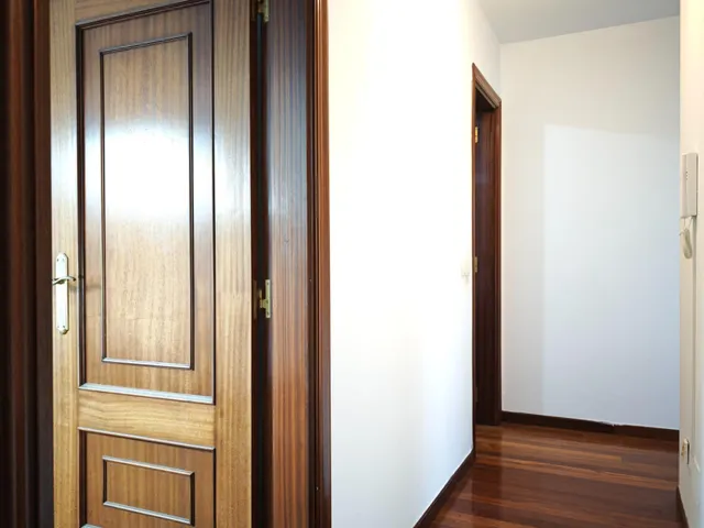 Duplex con GARAJE y DORMITORIO en PLANTA BAJA en el centro de Bertamirans. — 23