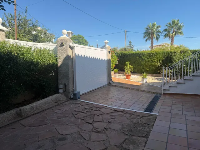 Espectacular Chalet en La Pobla de Vallbona - Ideal para Vivir — 7