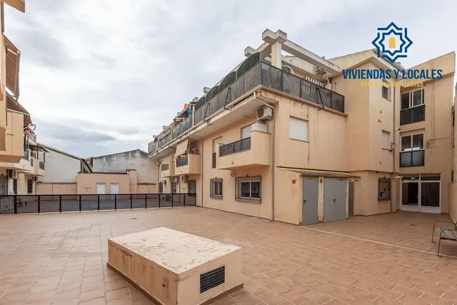 Piso en urbanización con piscina en Las Gabias — 24