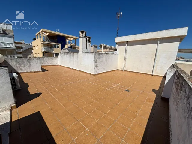 Ático dúplex, situado en la zona centro de la playa de Daimú - foto 2