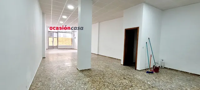 SE ALQUILA LOCAL COMERCIAL — 4