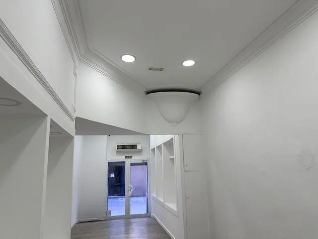 LOCAL COMERCIAL EN VENTA EN PLENO CENTRO DE MANRESA CALLE BORN — 10