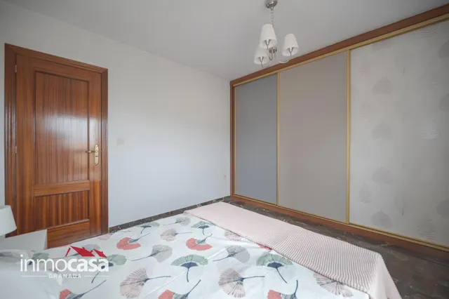 Se Vende amplio piso en  zona Villarejo, con Terraza y Vistas Despejadas — 46