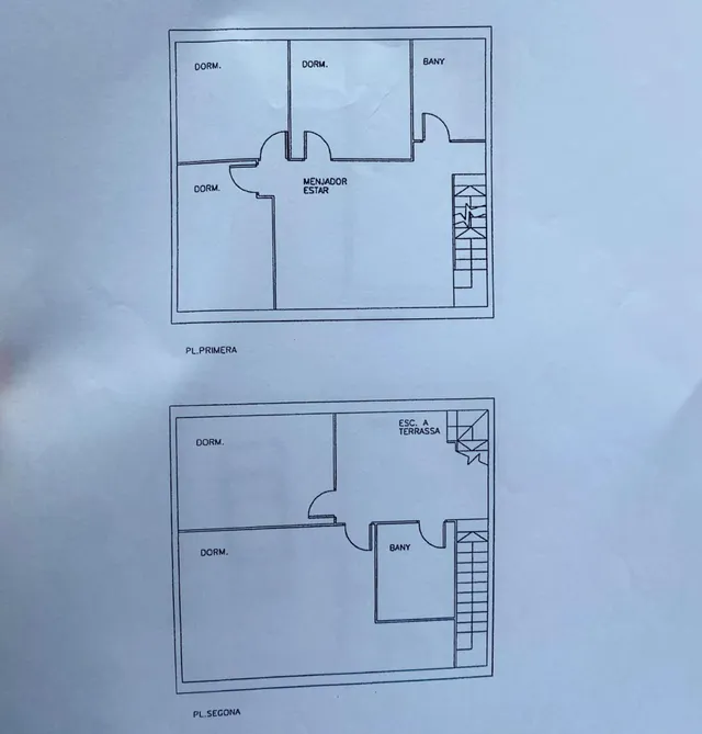 Gran casa de pueblo a dos calles en el centro — 44