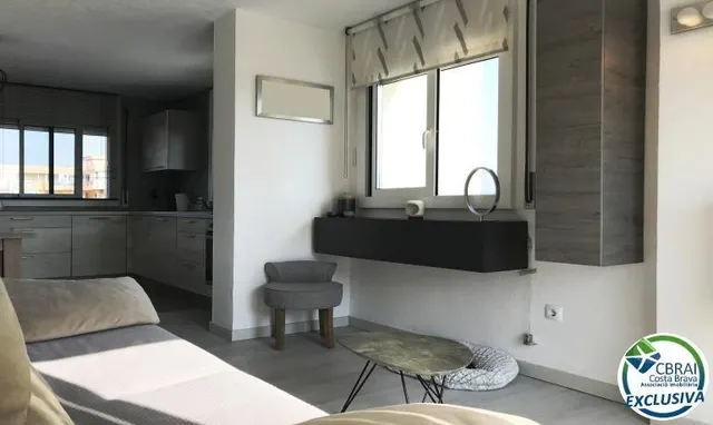 Apartamento reformado con amplia terraza y aparcamiento privado en Santa Margarita Roses — 6