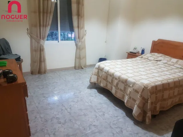 CASA DE DOS PLANTAS CON PISCINA Y CON AGUA POTABLE — 8