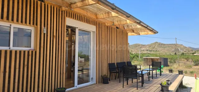 Casa de campo con encanto, 3 dormitorios y gran parcela en L