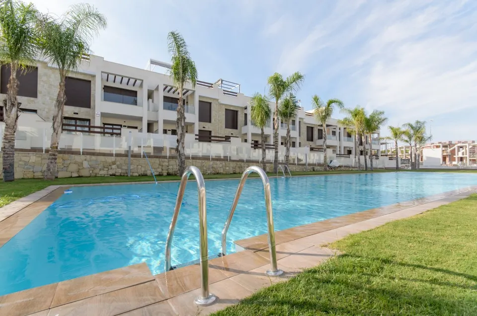 RESIDENCIAL DE OBRA NUEVA DE BUNGALOWS EN LOS BALCONES, TORREVIEJA