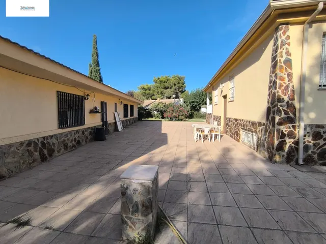 Exclusivo Chalet Seminuevo en Albacete con Amplias Instalaciones de Lujo — 24
