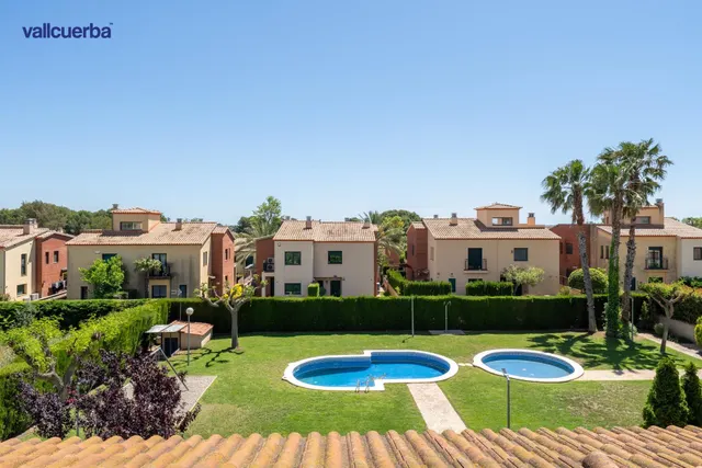CASA ESQUINERA EN RESIDENCIAL AIGÜESVERDS DE REUS — 50