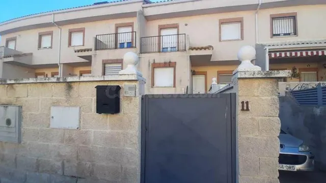 SE VENDE casa OKUPA en C Juan Carlos I 11 de SeseÑ±a - foto 2
