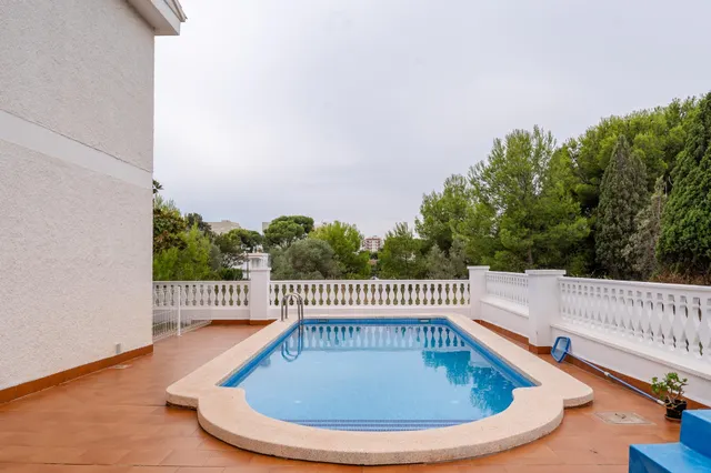 Amplia vivienda con piscina privada, terraza y garaje cerrado — 41
