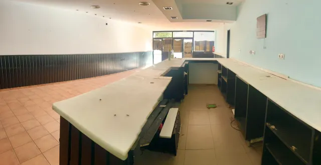 Local comercial en Obispo Benlloch — 17