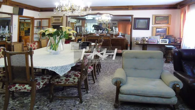 Sensacional villa en urbanización Santa Bárbara. / HH Asesores inmobiliarios. — 28