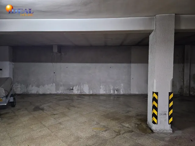 PLAZA DE GARAJE EN EL CENTRO DE GRANADA, JUNTO PLAZA TRINIDAD. — 6