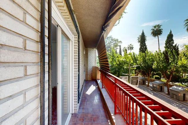 Piso exterior de 111 m2 con 4 dormitorios, garaje y trastero en Av Juan Antonio Perea — 45