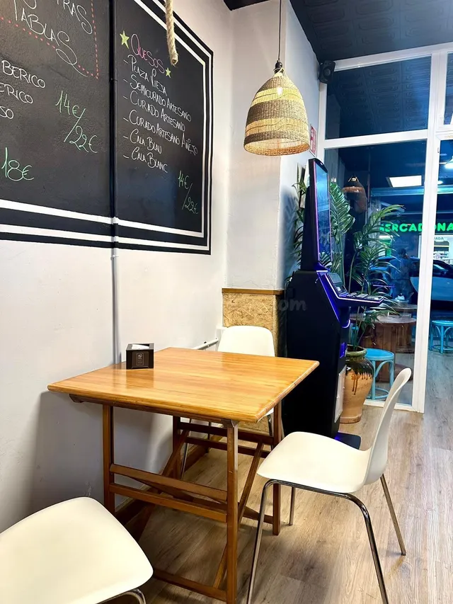 Traspaso de bar-cafetería con terraza en céntrica zona peatonal — 5