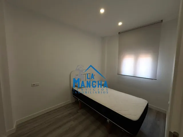 *720€ al mes* inmobiliaria la mancha alquila piso en zona centro de salud canal maria cristina de Albacete — 33