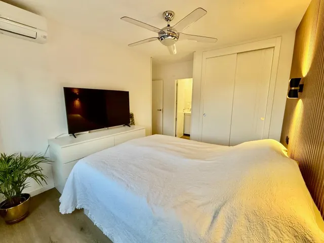 Apartamento reformado con vistas al mar, terraza y parking incluido en poniente, Benidorm — 19