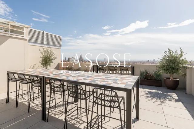 Acogedor piso de dos dormitorios, balcón y terraza comunitaria en alquiler en La Salut — 8