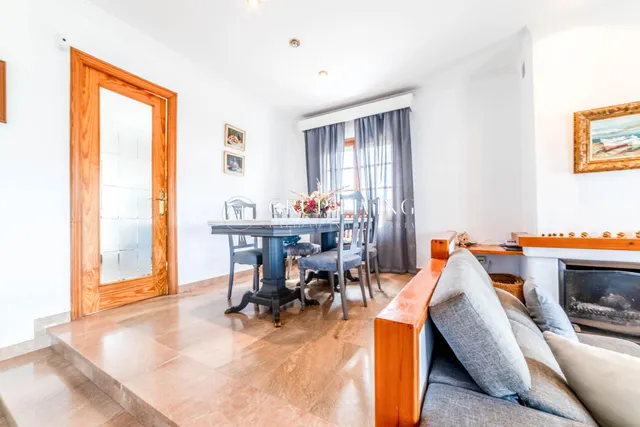 ELEGANTE CASA ESQUINERA DE ESTILO INGLÉS CON VISTAS AL MAR — 8