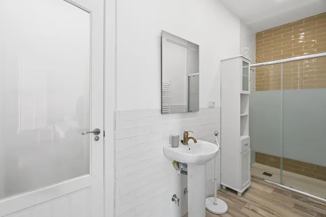 Finca rústica con vivienda reformada, piscina y cultivo ecólógico — 32