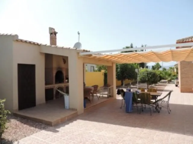 CHALET DE LUJO CON MUY BUENA ORIENTACION EN LUGAR MUY TRANQUILO — 35