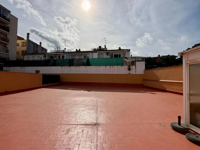 ¡EN EXCLUSIVA! Planta baja de 4 habitaciones con una espectacular terraza de casi 300 m2 en el centro de Montornès del Vallès. — 19