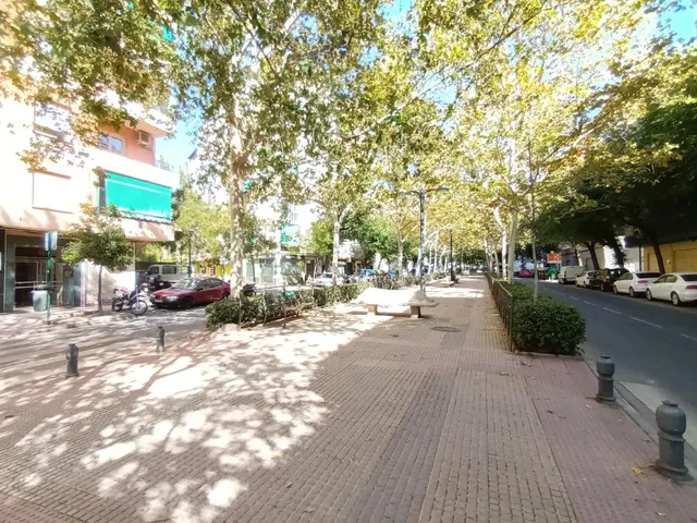 Garaje cerrado en Granada zona Zaidin, 12.80 m. de superficie. — 28
