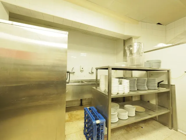 RESTAURANTE EN PLENO CENTRO DE LA CIUDAD — 12
